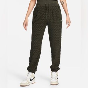 NWT Women’s Nike High-Waisted Woven Joggers